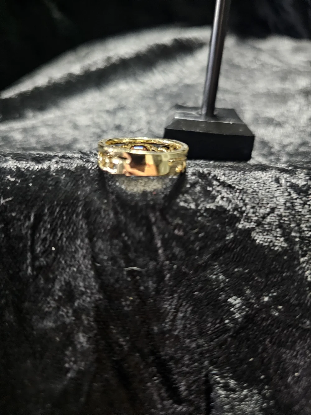N/A elegant gold